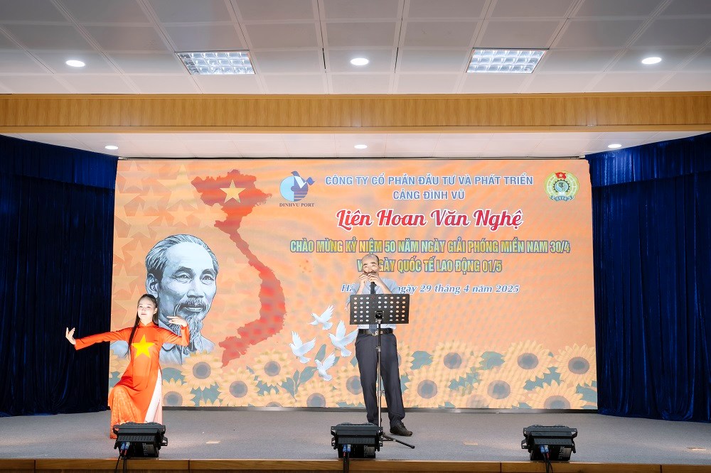 Tiết mục Hà Nội niềm tin và hi vọng - Trọng Thực Trung tâm ĐHKT